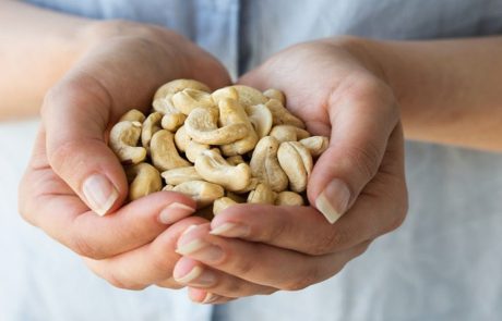 5 דברים שיקרו אם תאכלו חופן אגוזי קשיו בכל יום
