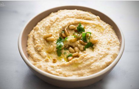 5 יתרונות בריאותיים לאכילת חומוס